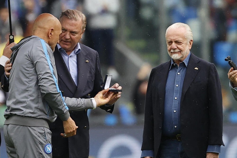 Presiden Napoli masih dendam pada Spalletti