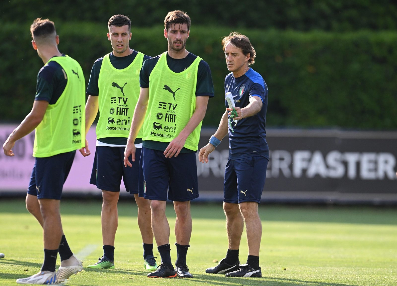 Roberto Mancini - Italia -figc Roberto Mancini umumkan skuat baru Italia
