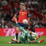 mikel oyarzabal Mikel Oyarabal mainkan sepak bola yang seksi
