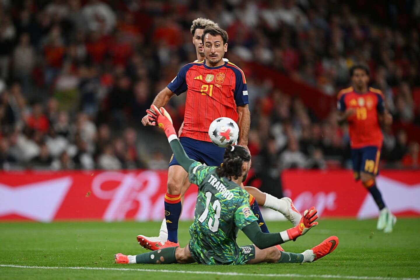 Mikel Oyarabal mainkan sepak bola yang seksi